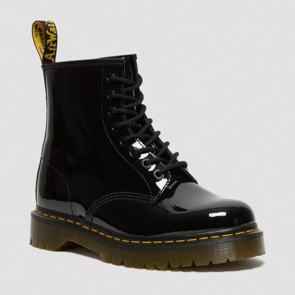 NEW Dr. Martens Black Leather Lace Up Boots Size 7 - Picture 2 of 9